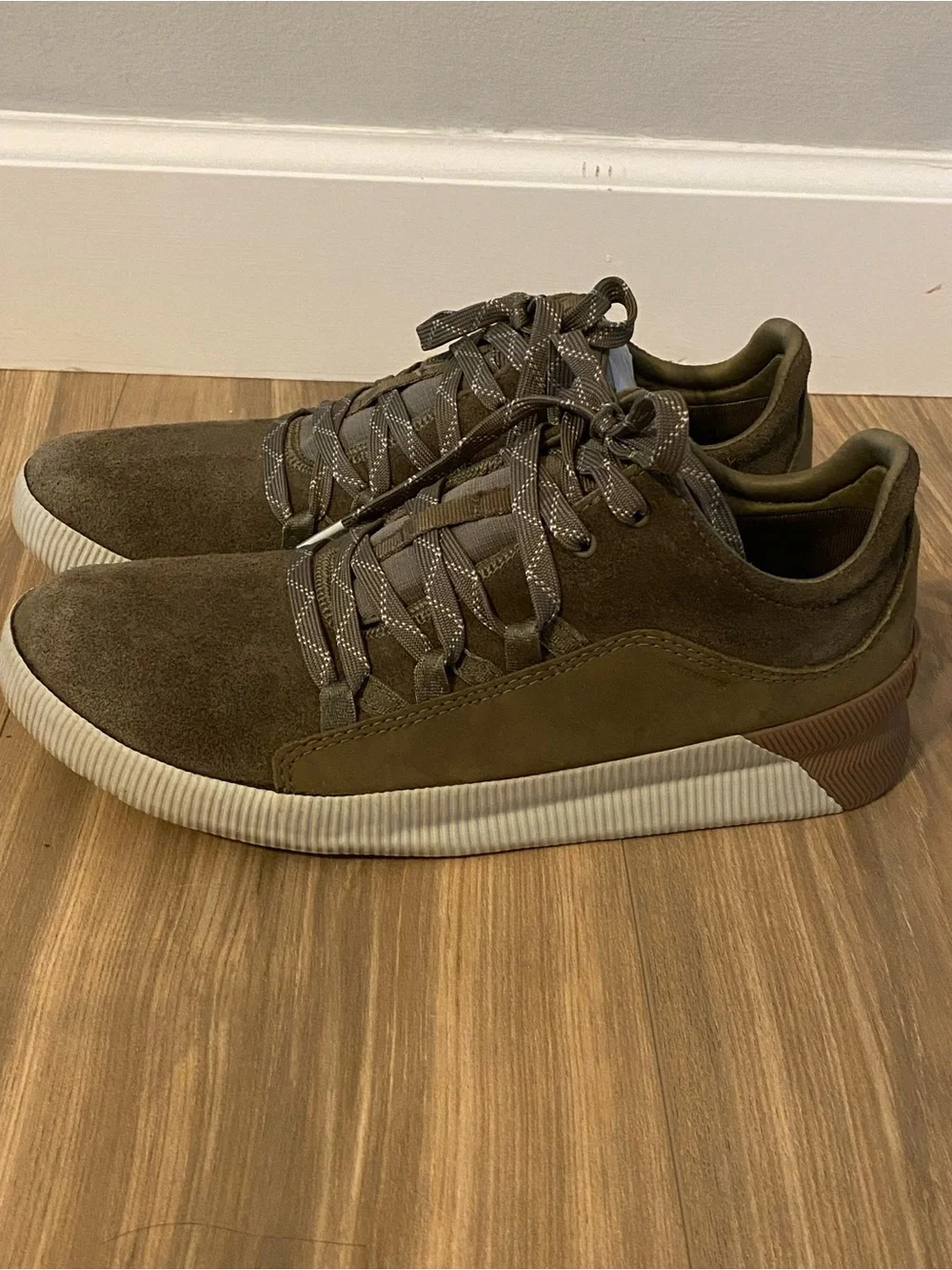 Sorel ladies 9.5 waterproof suede sneakers women’s 9 1/2